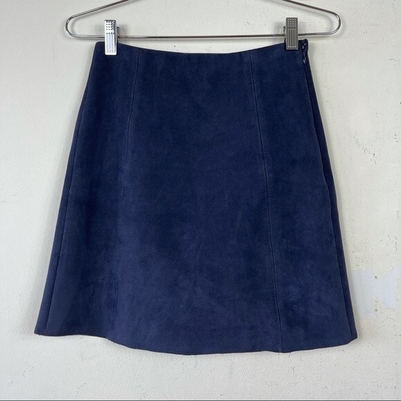 ARITZIA Babaton Modern A Line Mini Skirt Vegan Faux Suede Leather Navy Blue 00 - Picture 2 of 10